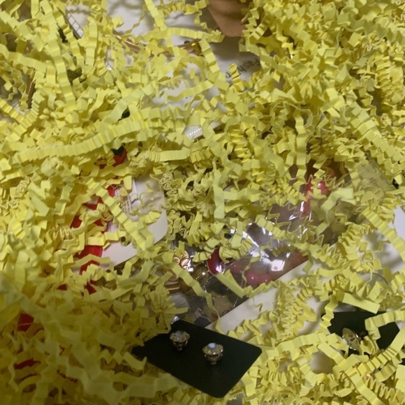 Mystery Scoops!! 8-10 NWT items guaranteed. More bids more scoops. - Picture 4 of 8